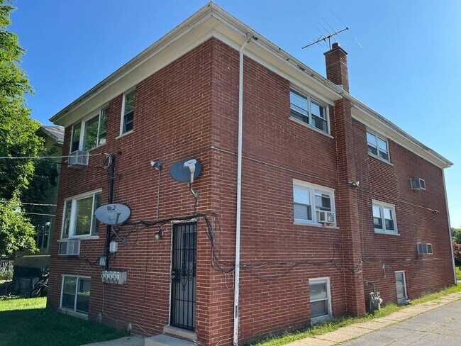 Foto del edificio - 15034 University Ave