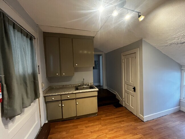 Cocina - 319 W Dutton St