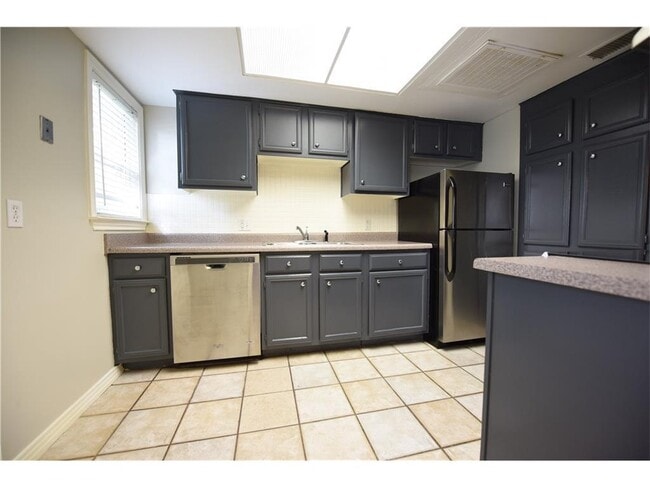Building Photo - 6357 Oriole Dr