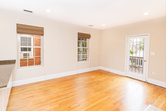 Building Photo - Large Sunny Dupont Two-Bed Condo Rental with Parking!