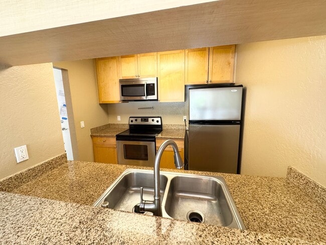 Building Photo - Great Shape Livermore Condo in Sonata Comm...