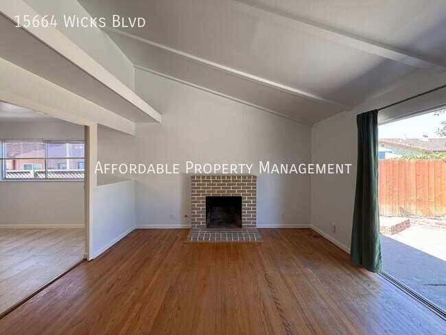 Foto del edificio - 15664 Wicks Blvd
