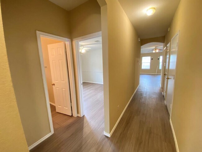 Foto del edificio - 258 Western Dr