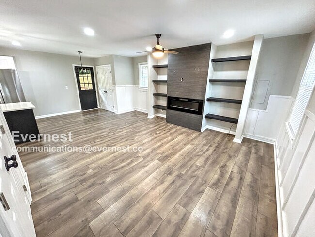 Building Photo - 600 Maclaurin Ct