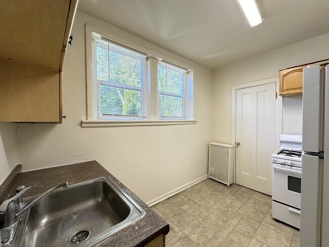 Foto del edificio - 5819 N St Louis Ave