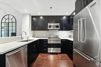 Building Photo - 1100 Maxwell Ln