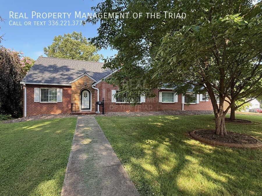 Foto principal - 3300 Anderson Dr