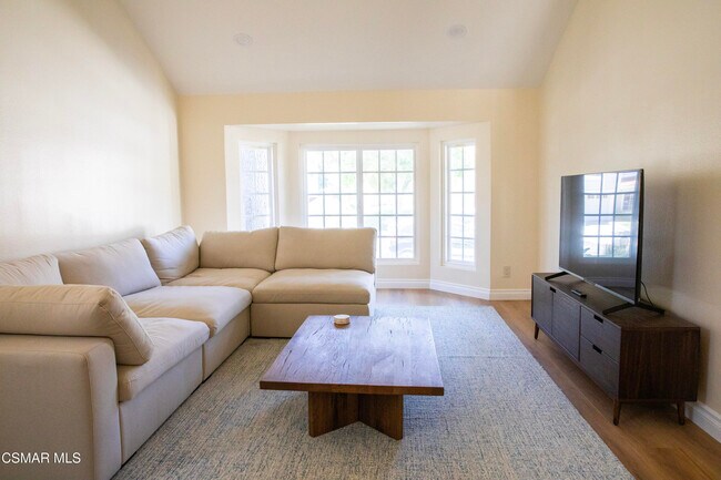 Building Photo - 2794 Parkview Dr