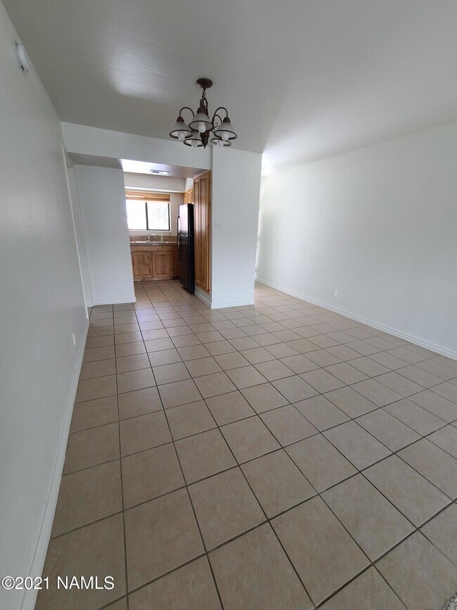 Building Photo - 3200 S Litzler Dr
