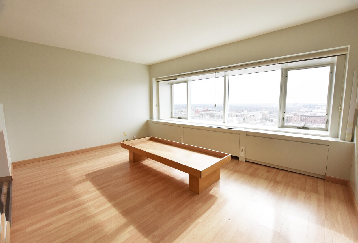 Foto principal - 555 E William St