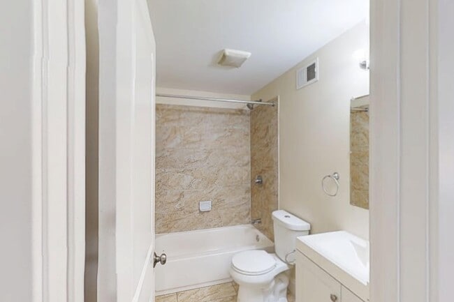 Foto del edificio - 8527 Chestnut Oak Rd