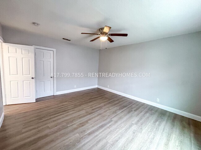 Foto del edificio - 1233 Davis Ave