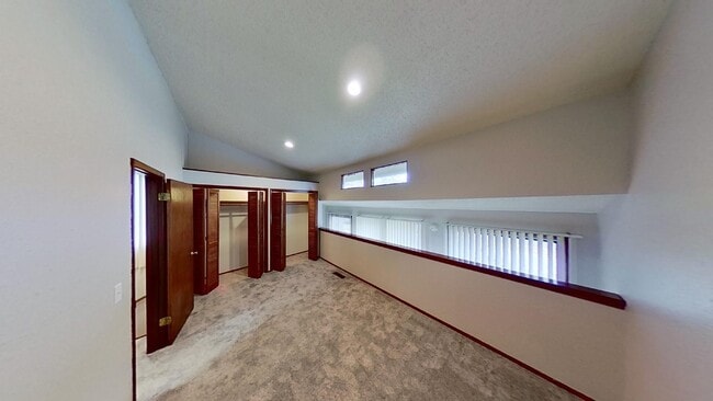 Building Photo - 518-520 Carr Dr