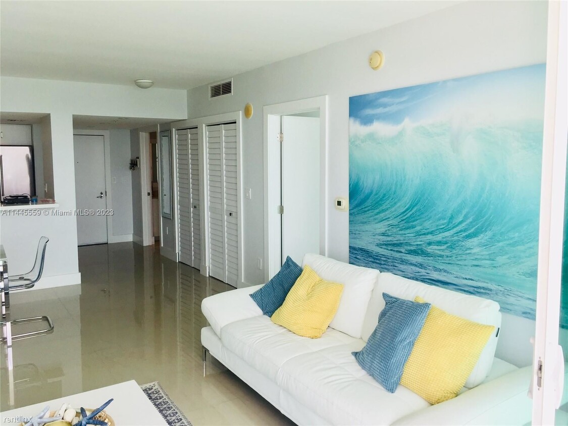 Foto principal - 2 br, 2 bath Condo - 1800 N Bayshore Dr Ap...