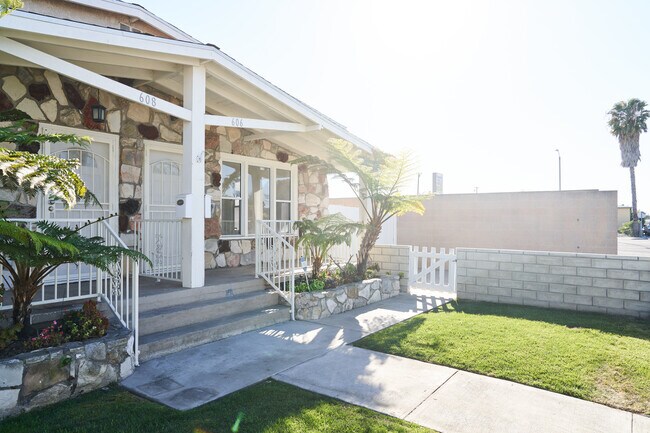 Foto del edificio - 606 E Realty St