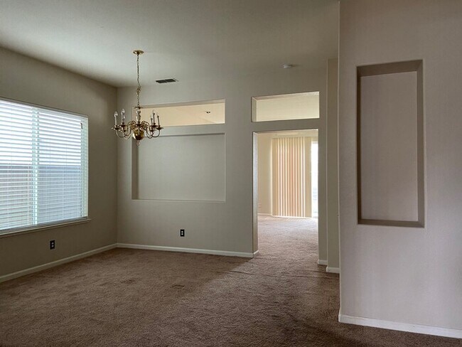 Foto del edificio - Spacious 4BD/2BA  Elk Grove Home