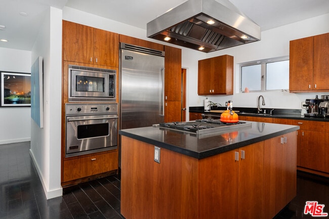 Foto del edificio - 900 N W Knoll Dr