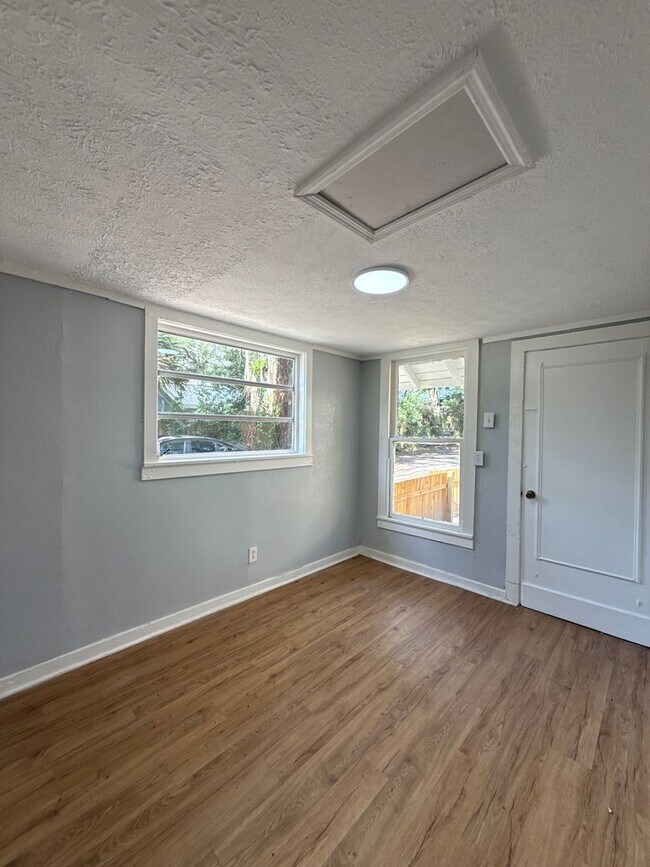 Foto del edificio - 5168 Crooked Ln