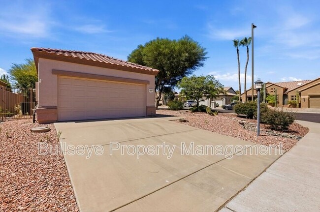 Building Photo - 15893 W Arrowhead Dr