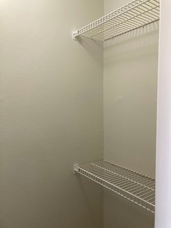 Building Photo - 3075 Walnut Bend Ln