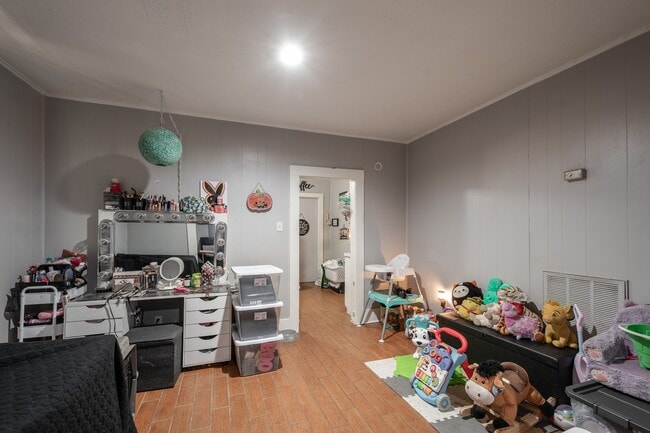 Foto del edificio - 201 S Cleveland St