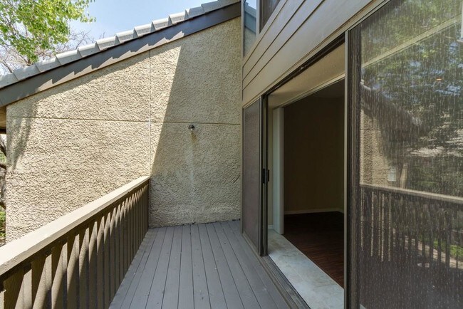 Building Photo - 4537 N O'Connor Rd