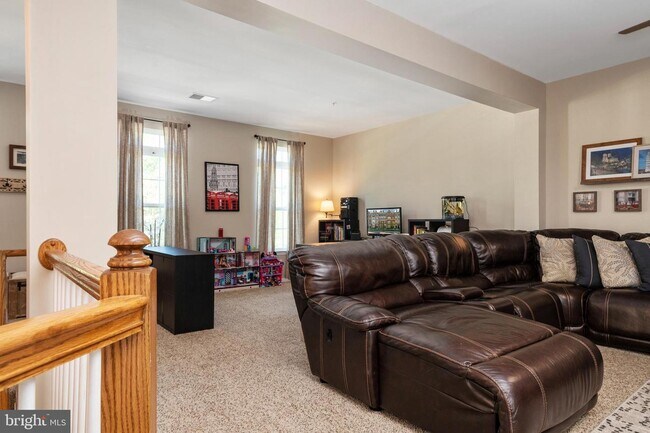 Building Photo - 364 Chessington Dr