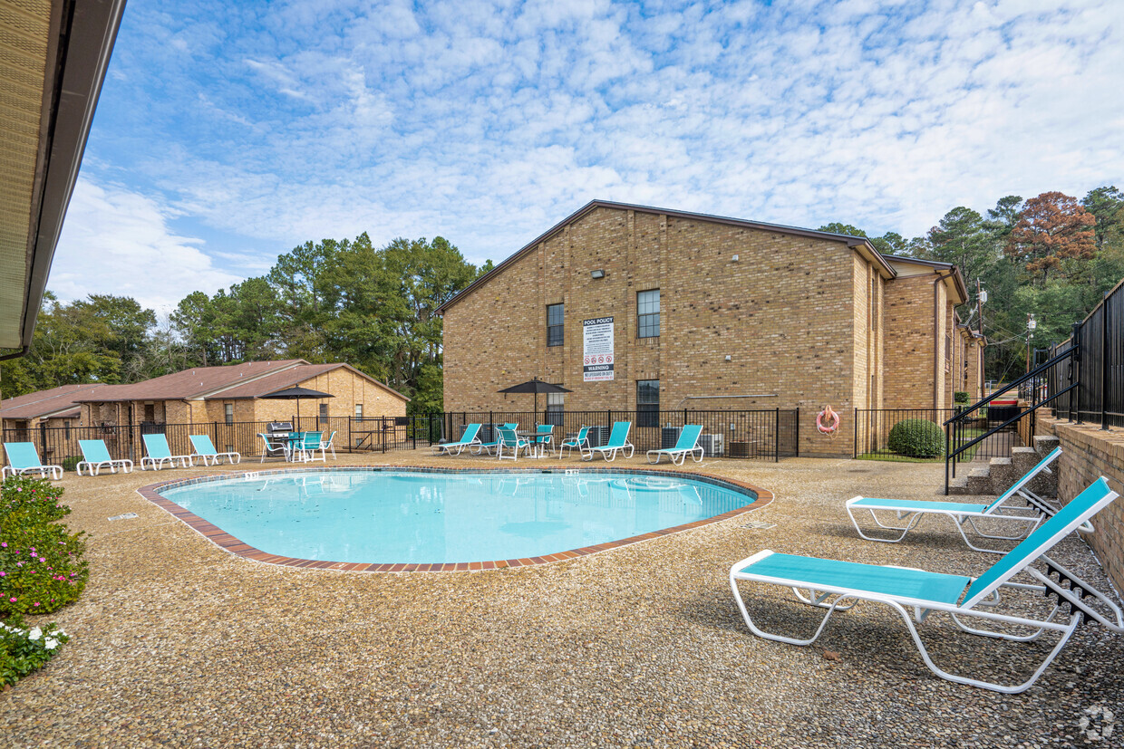 Piscina - Chevy Chase Apartments