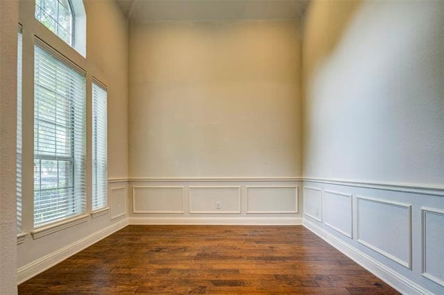 Building Photo - 2304 Greenview Dr