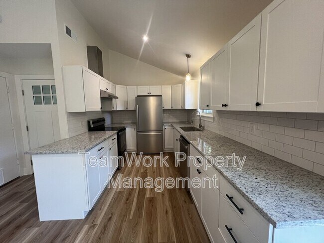 Building Photo - 214 Pebble Creek Road