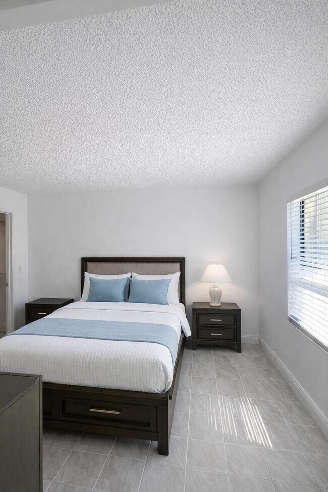 Foto del edificio - 7118 Golf Colony Ct