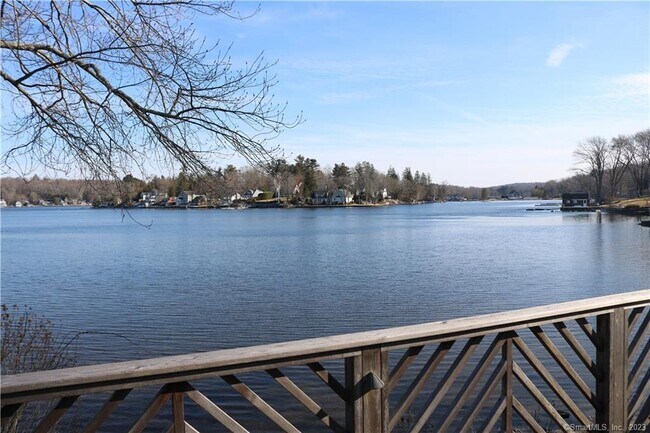 Foto del edificio - 14 Westover Ln