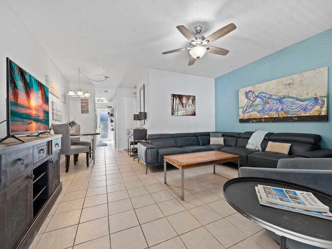 Building Photo - 2225 NE 14th Ave