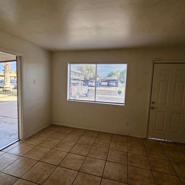 Building Photo - 2410 W Sierra St