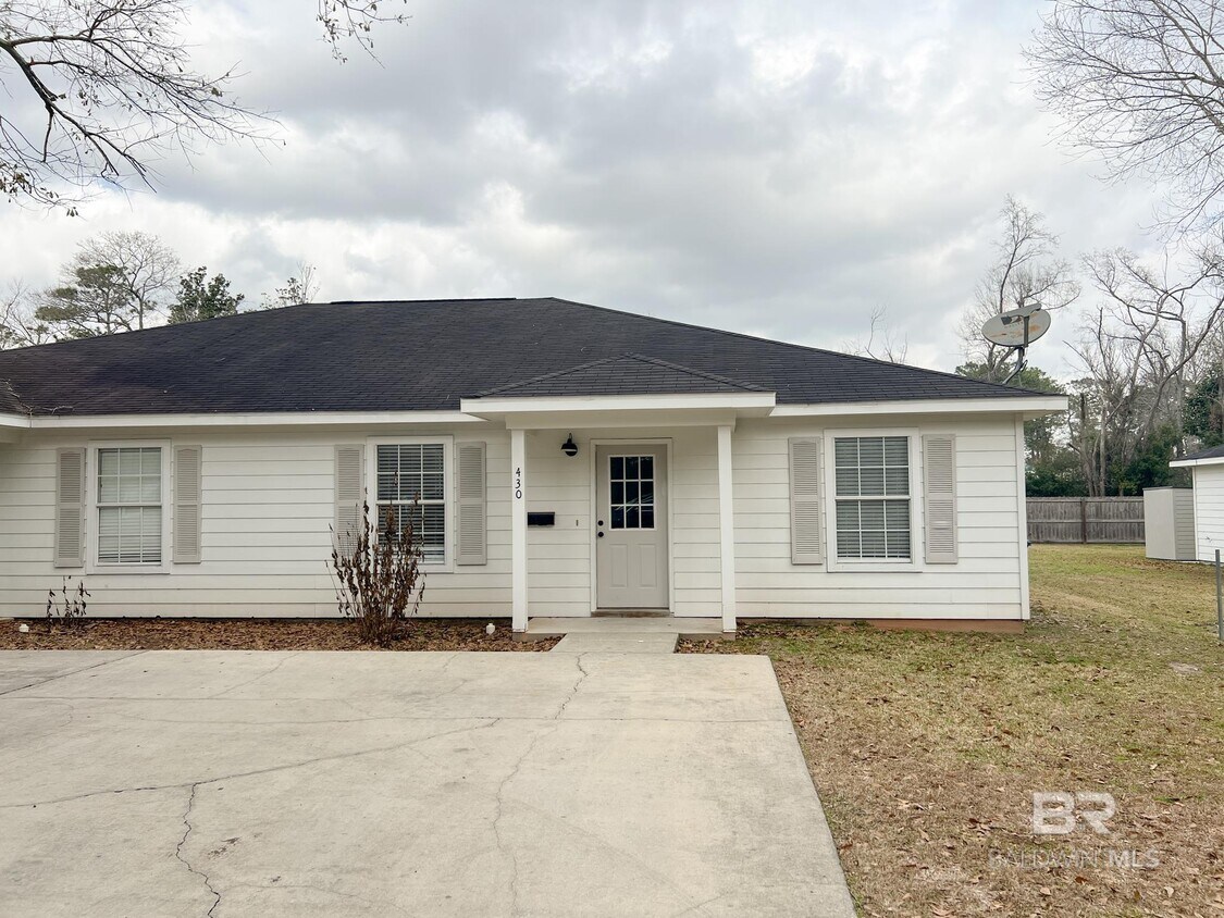 Foto principal - 430 W Pedigo Ave