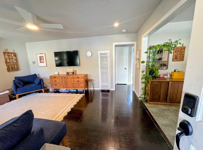 Building Photo - 2732 Village Side Dr