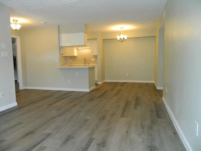Foto del edificio - 4159 Steck Ave