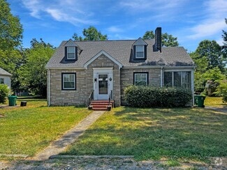 Building Photo - 2303 Farrand Dr