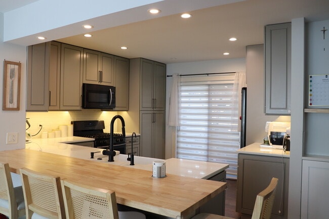 Foto del edificio - 639 Maple Ct