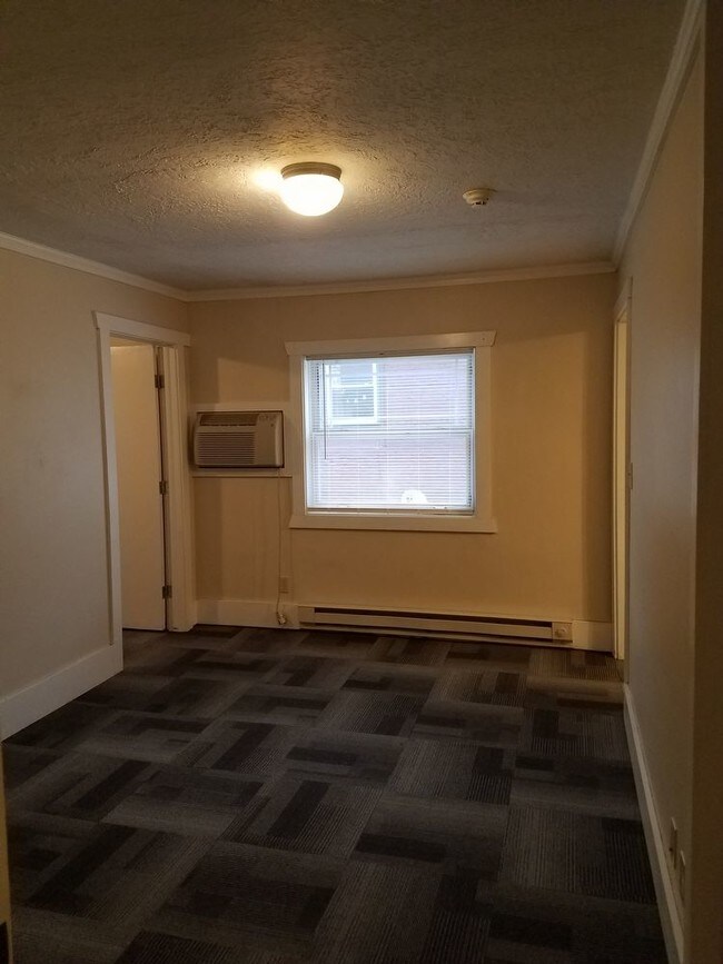 Building Photo - 1 Bedroom  1 Bath - Alma