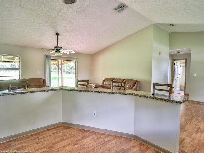 Building Photo - 703 Lake Betty Dr