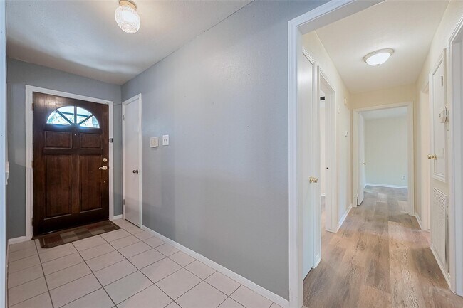 Foto del edificio - 2762 Foliage Green Dr