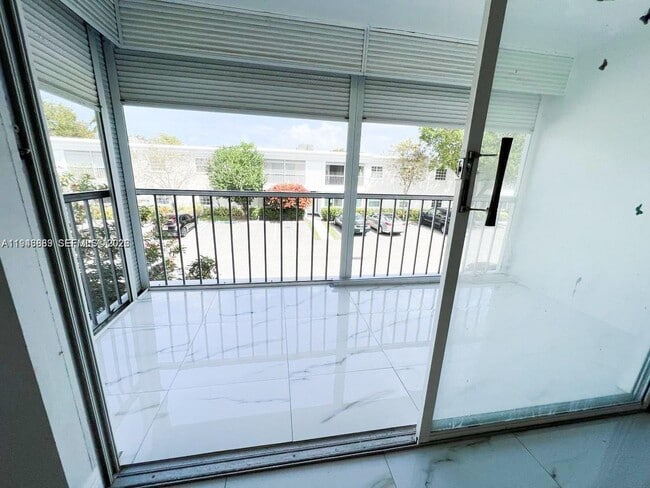 Foto del edificio - 6395 Bay Club Dr