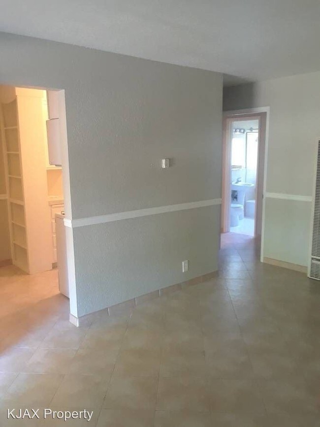 Foto del edificio - 801 McClatchy Way