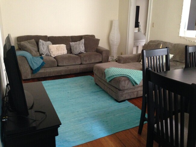 Building Photo - 229 Kelton St