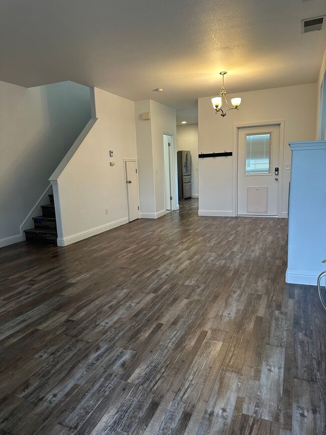 Foto del edificio - Come check out this lovely 3 bedroom 2.5 b...