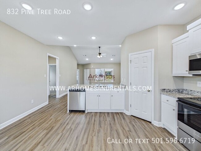 Building Photo - 832 Pine Tree Rd
