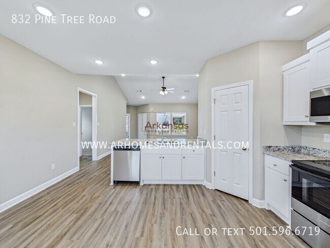 Foto del edificio - 832 Pine Tree Rd