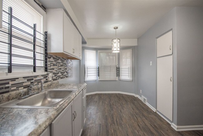 Foto del edificio - 3 br, 1 bath House - 16232 Manning St