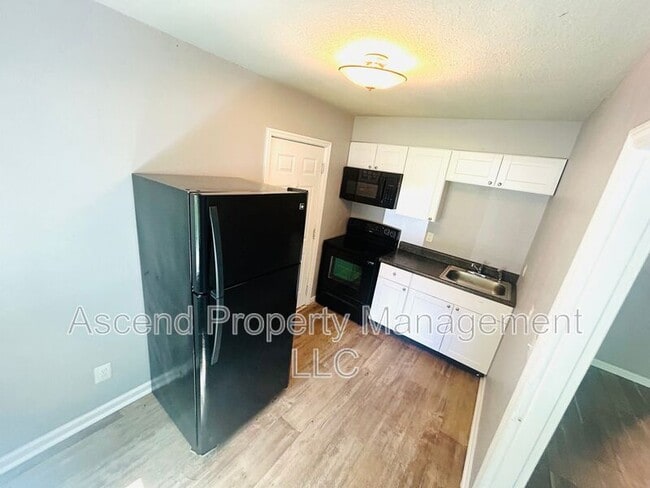 Building Photo - 217 Sequoia Dr